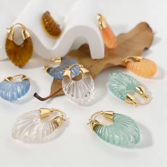 Anthropologie Scalloped Green resin Hoop Earrings - Picture 4 of 5